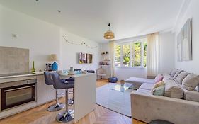 2 Bedroom Close To Subway Station With Parking